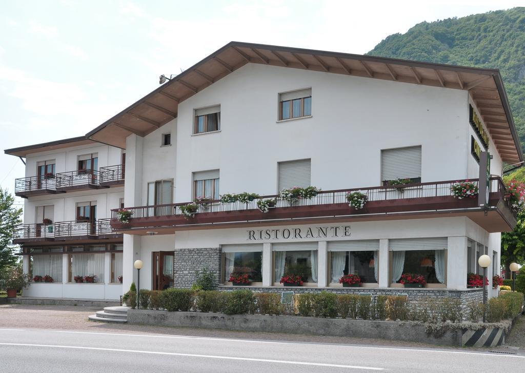 Albergo Ristorante Cima I Pra' Ponte nell'Alpi Bagian luar foto