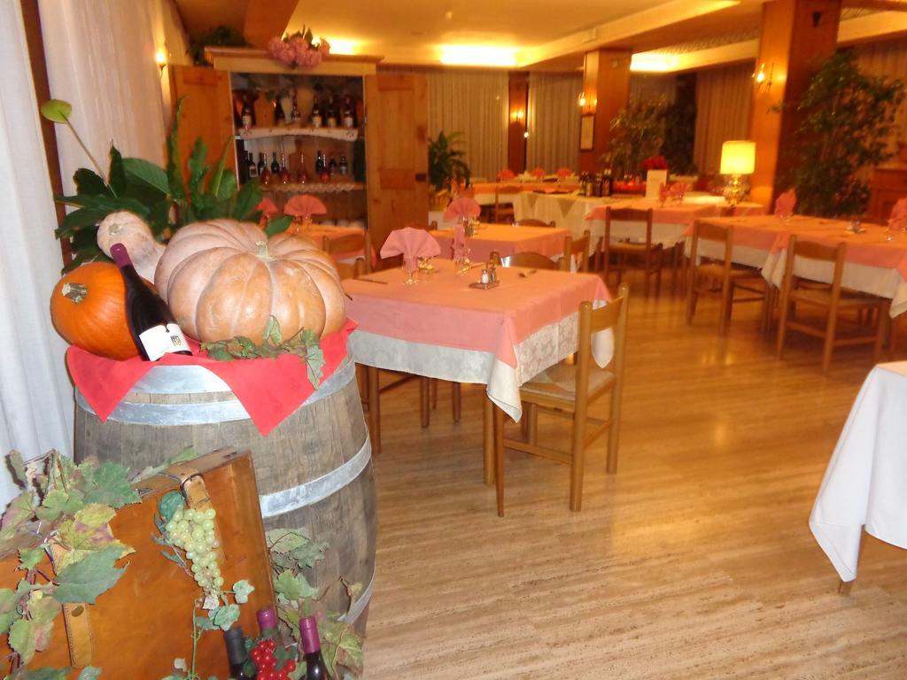 Albergo Ristorante Cima I Pra' Ponte nell'Alpi Bagian luar foto